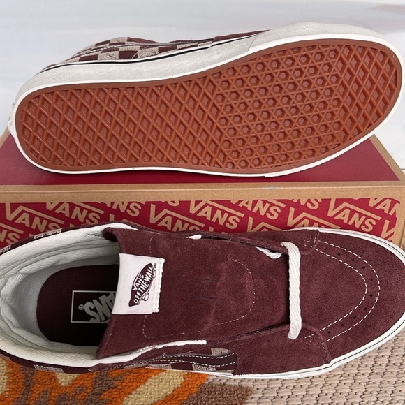 Vans Men’s Sk8-Hi Stitch Checkerboard Bitte
VN000CP97YO
Sneakers - Picture 14 of 16